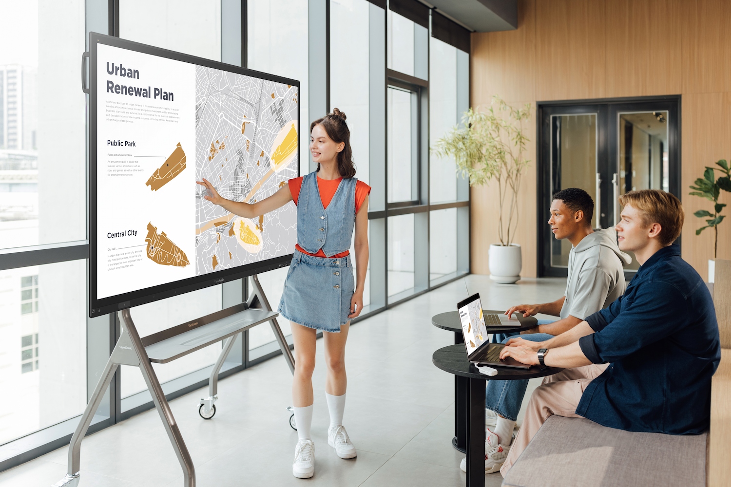 A VIEWSONIC VIEWBOARD IFP63 SOROZATA ÚJ SZINTRE EMELI AZ EGYÜTTMŰKÖDÉST AZ EDLA-MINŐSÍTETT, 4K-S, PCAP-ÉRINTŐKÉPERNYŐS INTERAKTÍV KIJELZŐKKEL